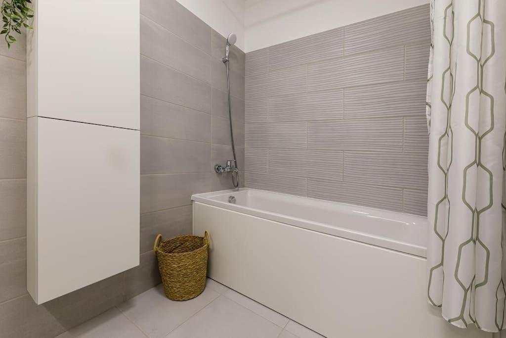 Luxury Apt. Near River & Parking Timisoara Exterior photo